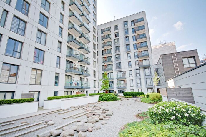 2 Bedroom Flat To Rent In Barge Walk, Greenwich, SE10