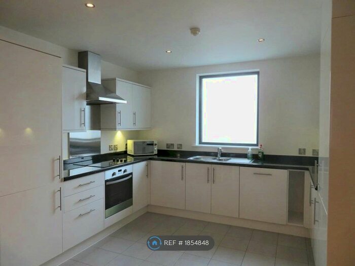 2 Bedroom Flat To Rent In Shams Court, Wembley, HA9