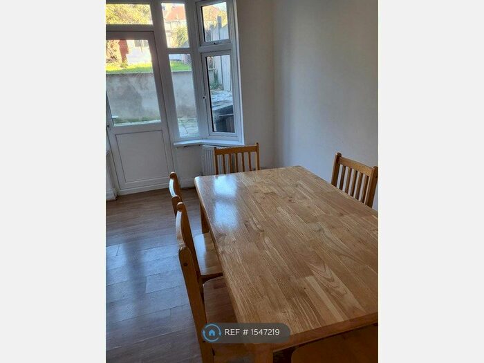 3 Bedroom Terraced House To Rent In Orchard Avenue, London, N14