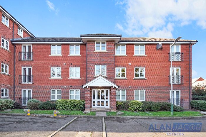 2 Bedroom Flat For Sale In College Court, Gidea Park, RM2
