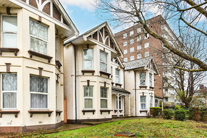 1 Bedroom Apartment For Sale In Shoot Up Hill, London, NW2