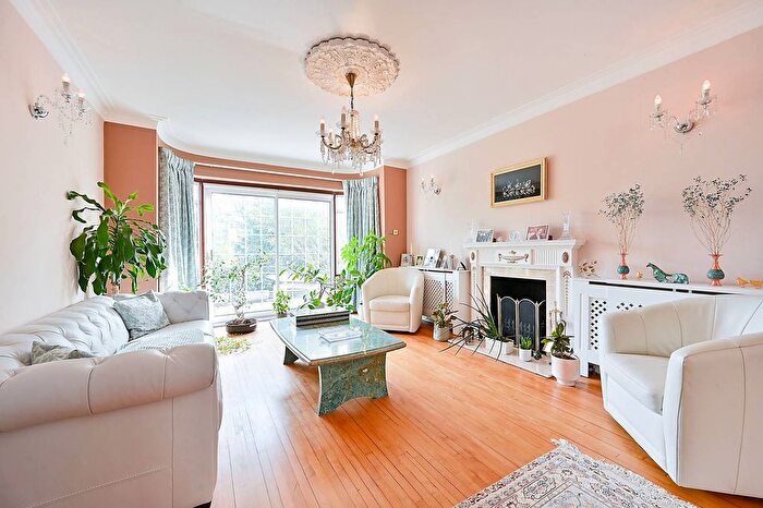 5 Bedroom Detached House For Sale In The Ridings, Ealing, London, W5