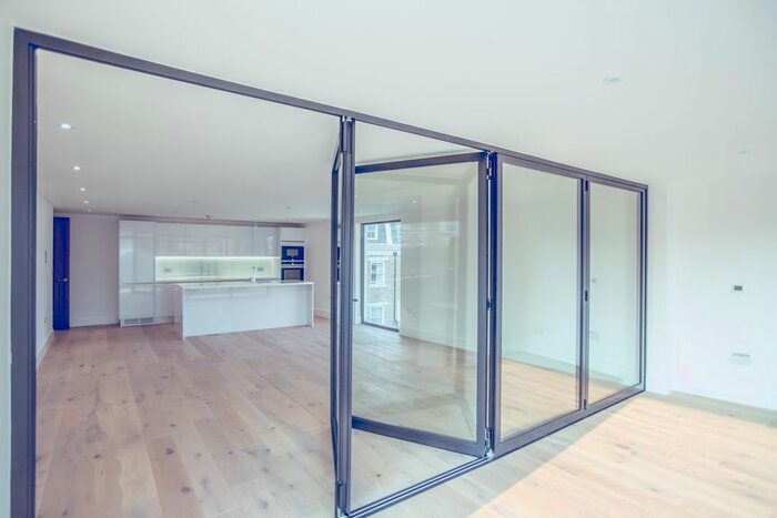 2 Bedroom Flat To Rent In Sulivan Road, London, SW6