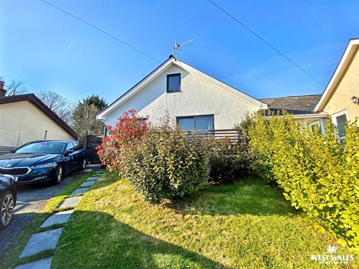 3 Bedroom Semi-Detached Bungalow For Sale In Valley Road, Saundersfoot, SA69