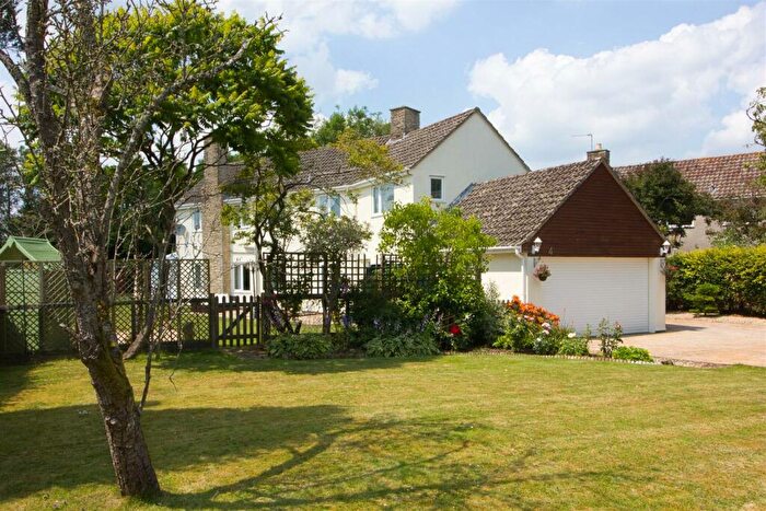 4 Bedroom Detached House For Sale In Follyfield, Hankerton, SN16