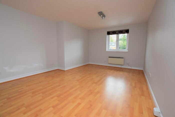 1 Bedroom Flat To Rent In Wenlock Gardens, Hendon, NW4