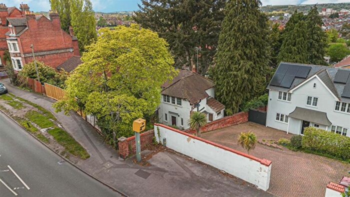 2 Bedroom Semi Detached House For Sale In Tilehurst Road, Reading, RG30