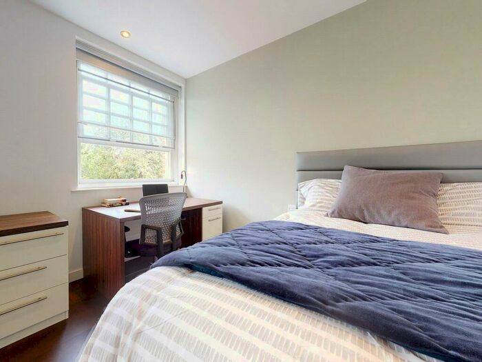 Apartment To Rent In Park Square South, Leeds, #, LS1