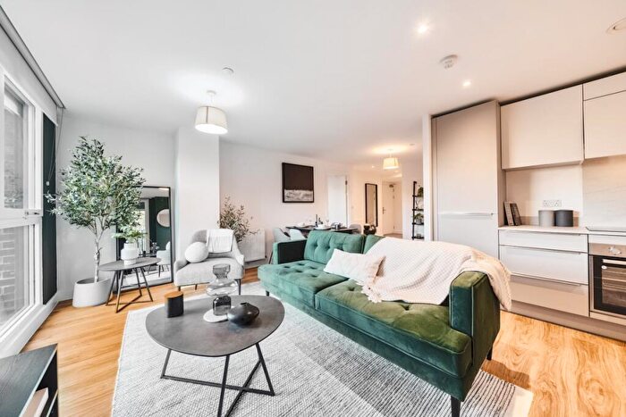 3 Bedroom Apartment To Rent In The Junction Leeds, LS12