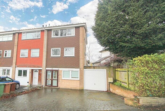 3 Bedroom End Of Terrace House For Sale In Park Hill, Carshalton, SM5
