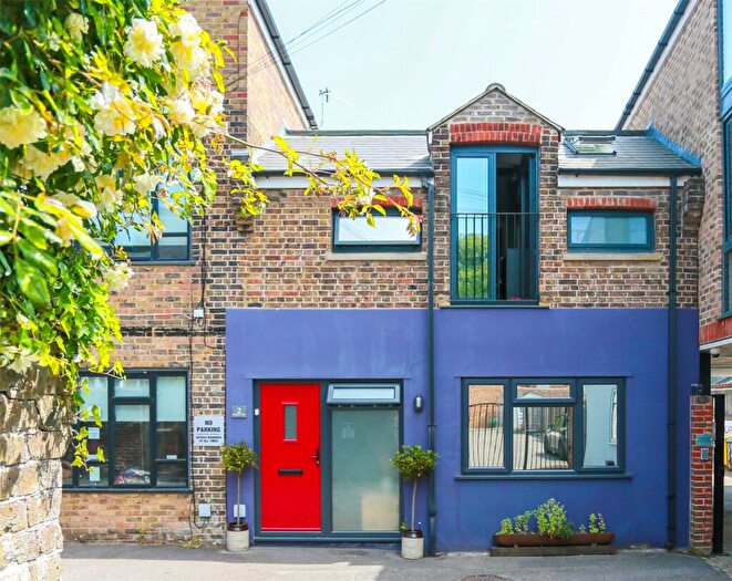 3 Bedroom Terraced House To Rent In Lauriston Road, Brighton, BN1