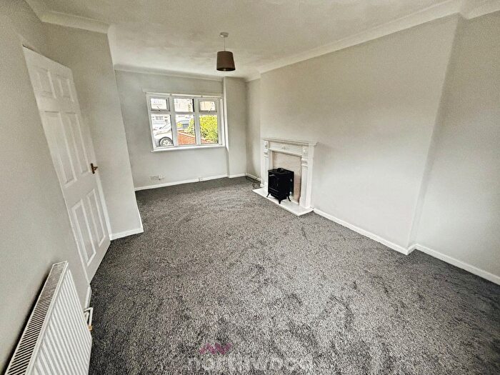 3 Bedroom Semi-Detached House For Sale In Norwood Road, Dunscroft, Doncaster, DN7