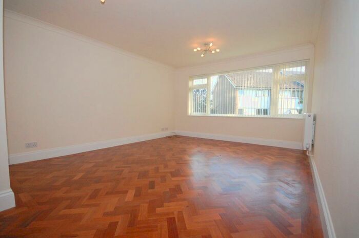2 Bedroom Maisonette To Rent In Brenchley Close, Bromley, BR2