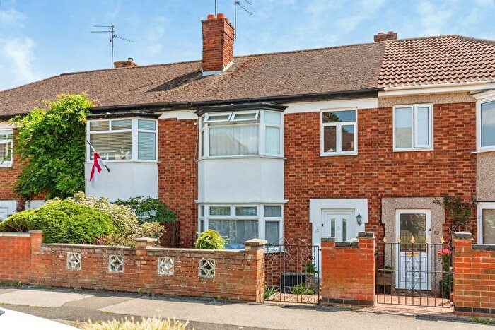 3 Bedroom Semi-Detached House For Sale In Silverwood Road, Kettering, NN15