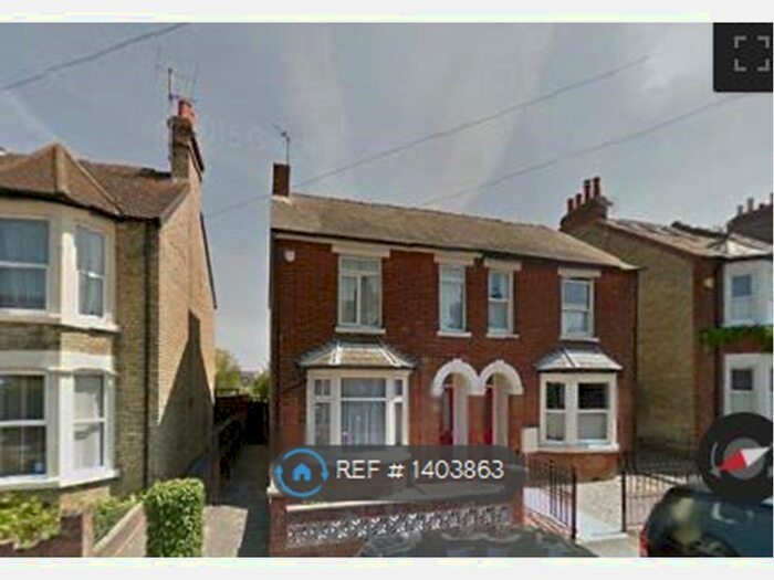 3 Bedroom Semi-Detached House To Rent In York Road, Hitchin, SG5