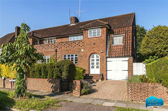 4 Bedroom Semi-Detached House To Rent In Deansway, East Finchley, London, N2