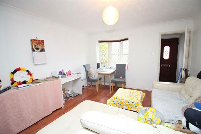 2 Bedroom Flat To Rent In Wallace Street, Newcastle Upon Tyne, NE2