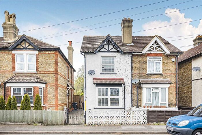 3 Bedroom Semi Detached House For Sale In Lower Road, Orpington, Kent, BR5