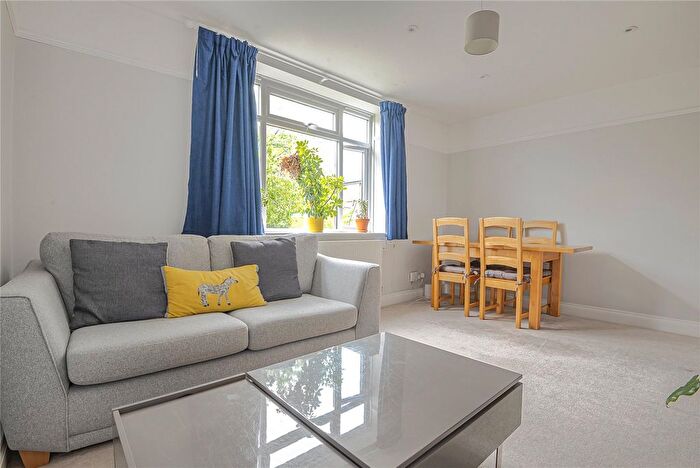 2 Bedroom Flat For Sale In Dounesforth Gardens, London, SW18