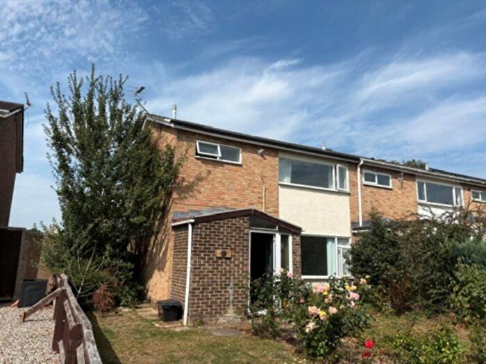 3 Bedroom Semi-Detached House To Rent In Moorland Road, Witney, OX28