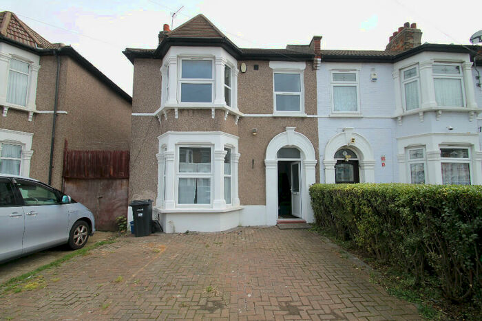 3 Bedroom Semi-Detached House To Rent In Park Road, Ilford, London, IG1