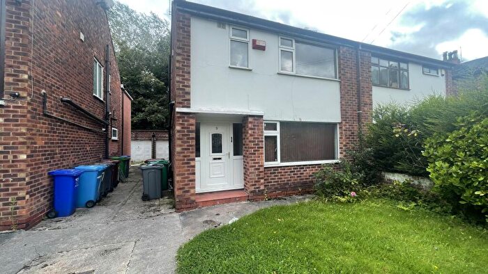 5 Bedroom Semi-Detached House To Rent In Clifton Avenue, Manchester, M14