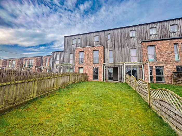 4 Bedroom Town House To Rent In Lang Rigg, Edinburgh, EH30