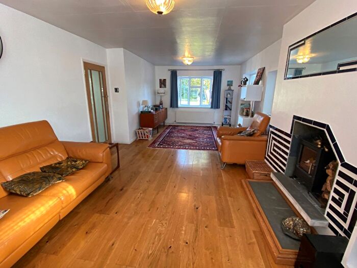 5 Bedroom Detached House For Sale In Priory Road, Dunstable, LU5