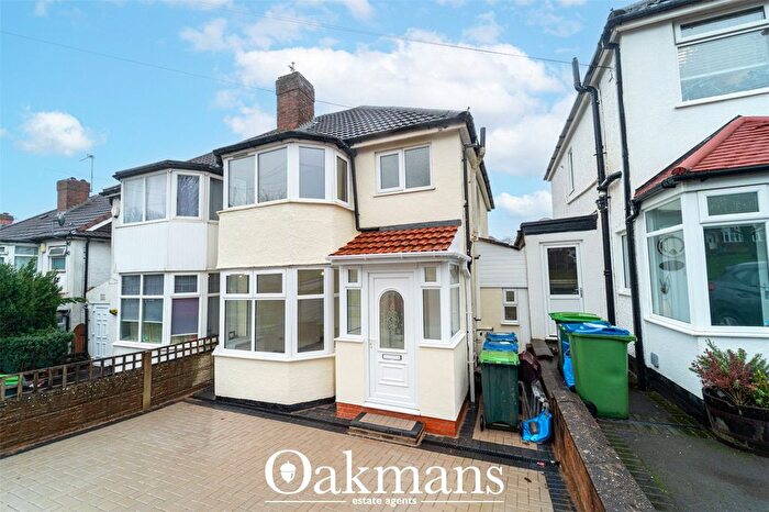 3 Bedroom Semi Detached House For Sale In Kingsway, Oldbury, West Midlands, B68