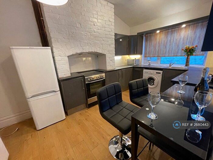 5 Bedroom Terraced House To Rent In Platt Lane, Manchester, M14