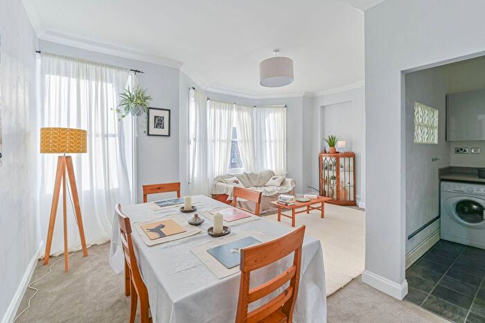 2 Bedroom Flat To Rent In Gleneagle Road, Streatham, London, SW16