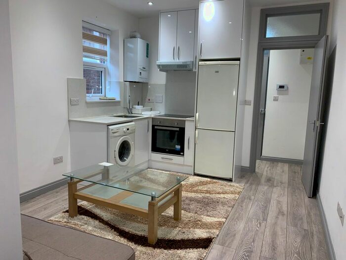 1 Bedroom Flat To Rent In Wordsworth Parade., Turnpike Lane, London. N8