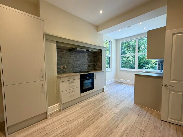 2 Bedroom Flat To Rent In Upper High Street, Epsom, KT17