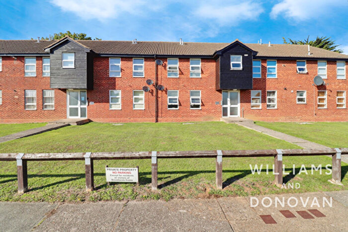 1 Bedroom Flat For Sale In Broadlands, Thundersley, SS7