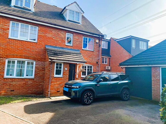 3 Bedroom Town House For Sale In Calder Way, Great Ashby, Stevenage, SG1