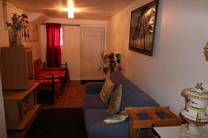 Studio To Rent In Philip Avenue, Romford, Essex, RM7