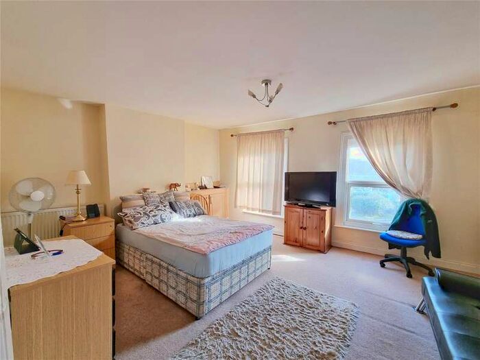 1 Bedroom Apartment To Rent In Brighton Road, Redhill, Surrey, RH1