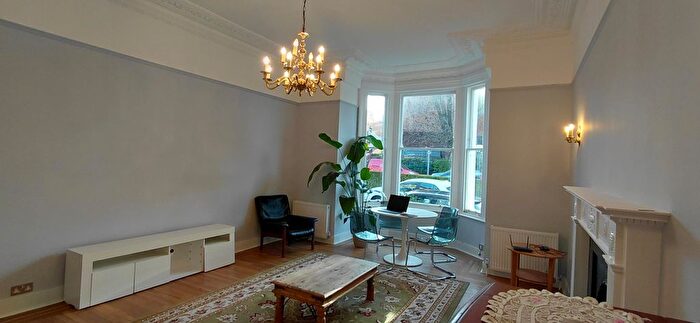 2 Bedroom Flat To Rent In Woodside Park Road, Woodside Park, N12