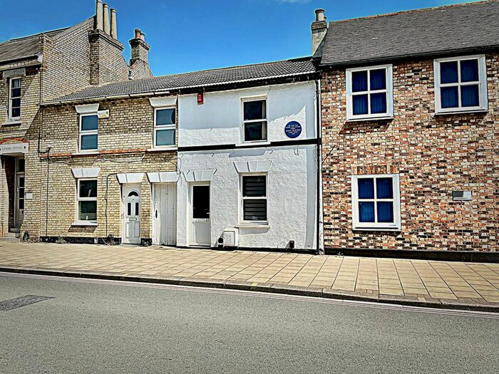 3 Bedroom Terraced House To Rent In St. Cuthberts Street, Bedford, MK40