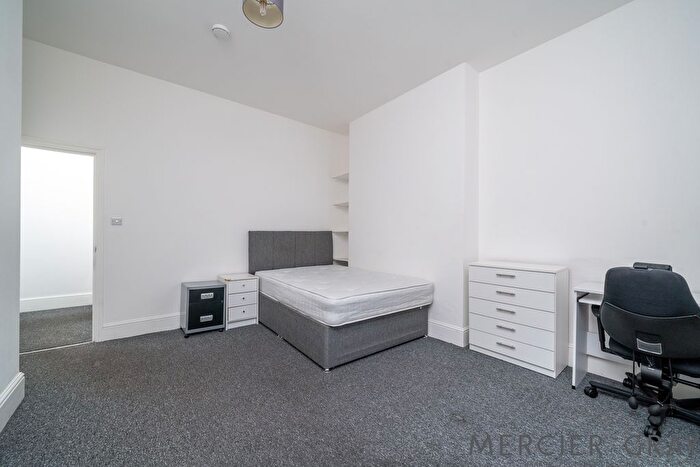 5 Bedroom Flat To Rent In Camden Road, Camden, NW1
