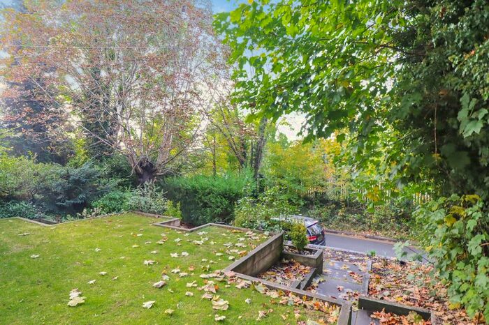 2 Bedroom Flat To Rent In Carlton Road, Harpenden, AL5