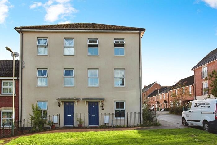 4 Bedroom Town House For Sale In Buzzard Way, Penallta, Hengoed, CF82
