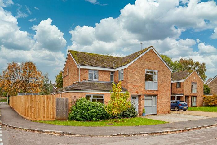 4 Bedroom Detached House For Sale In Glovers Close, Woodstock, OX20