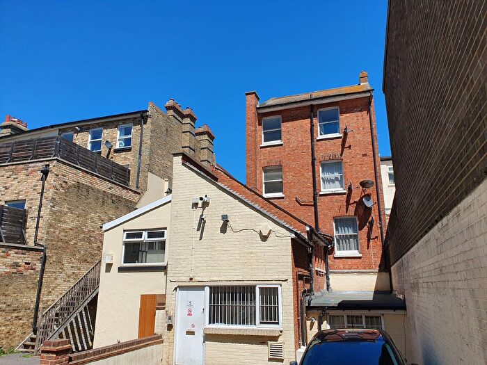 1 Bedroom Flat To Rent In Gloucester Place, Folkestone, CT20