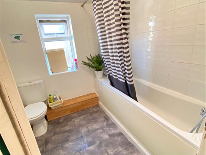 5 Bedroom Flat To Rent In Embleton Road, London, SE13