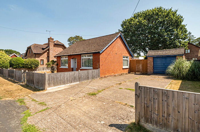 2 Bedroom Bungalow For Sale In Firgrove Road, North Baddesley, Southampton, Hampshire, SO52
