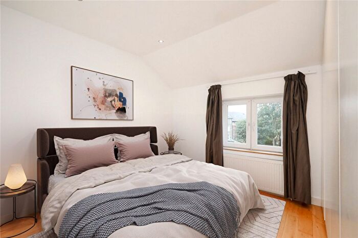 1 Bedroom Flat For Sale In The Grove, London, W5