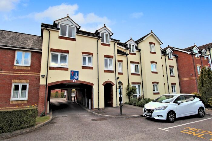 1 Bedroom Flat For Sale In Ackender Road, Alton, GU34