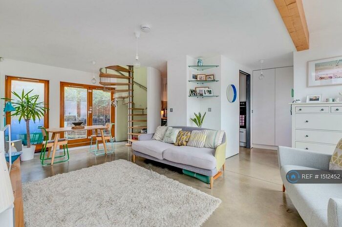 2 Bedroom Semi-Detached House To Rent In Aden Grove, London, N16