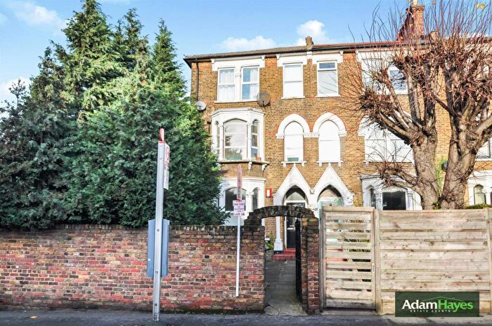 2 Bedroom Apartment For Sale In Fortis Green, East Finchley, N2